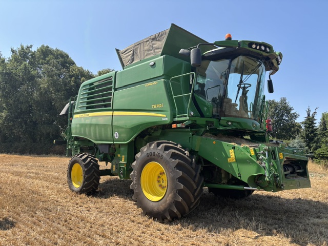 John Deere T670