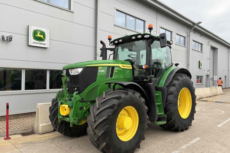 John Deere 6R 215