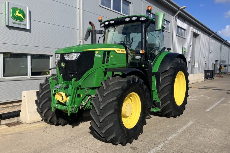 John Deere 6R 215