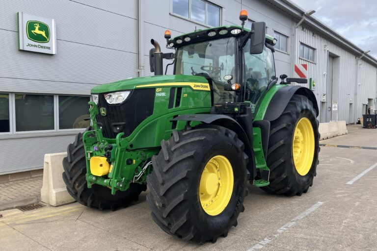 John Deere 6R 215