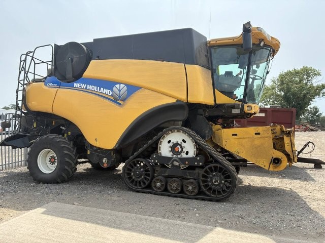 New Holland CR 8080