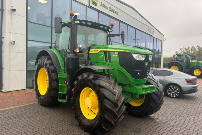 John Deere 6R 215