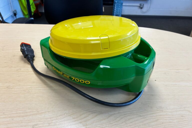 John Deere SF7000 Universal Receiver with RTK Ready Permanent License and Cloudbase RTK NTRIP Modem